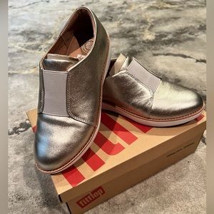 FitFlop Leather Silver Laceless Elastic Derby, US size 5/EUR 36